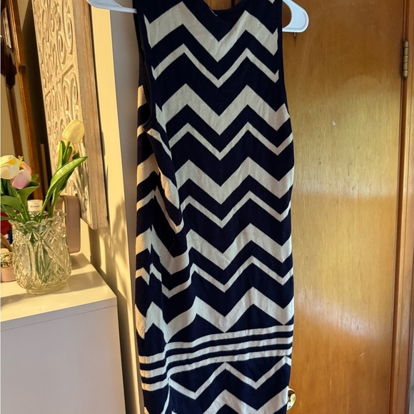 Chevron Pattern Sleeveless Dress - Picture 3 of 3